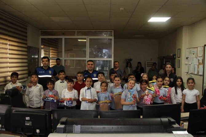 Silopi’de Emniyet Müdürünün Koltuğuna Çocuklar Oturdu