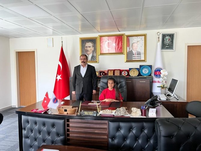 Belediye Başkanı Koltuğunu 23 Nisan Dolayısıyla Öğrenciye Devretti