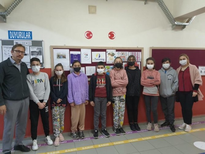 Yağbasan Ortaokulunda İ̇ngilizce Ve Teknoloji Bir Arada