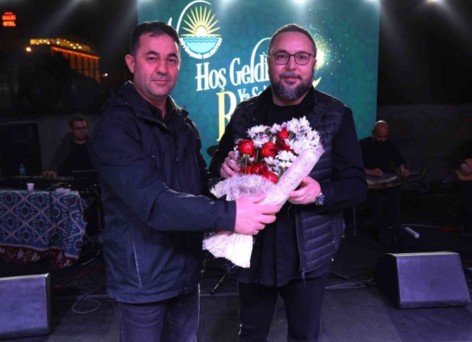 İ̇lahi Sanatçısı Mustafa Cihat Vanlılarla Buluştu