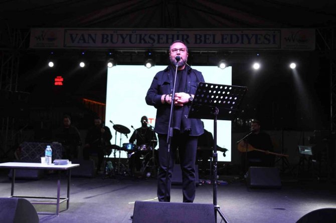 İ̇lahi Sanatçısı Mustafa Cihat Vanlılarla Buluştu