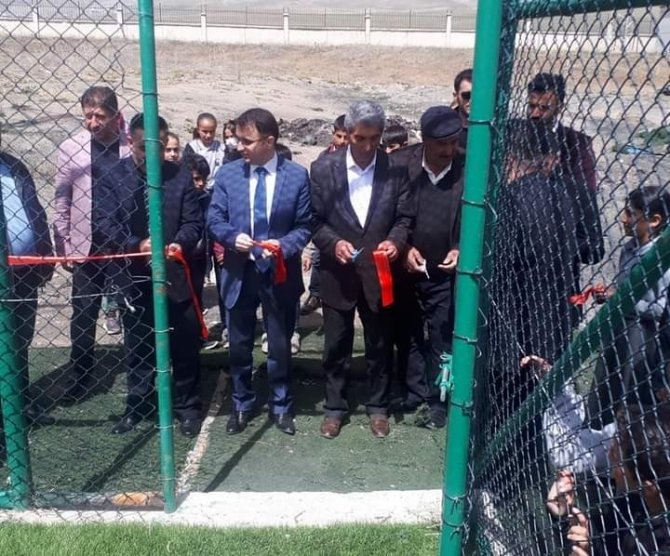Özalp’te 3 Sentetik Çim Saha Açıldı