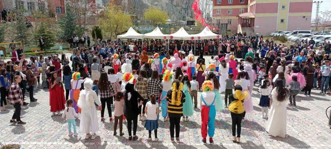 Tuşba’da 23 Nisan Coşkusu