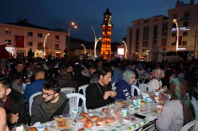 Yozgat’ta Vatandaşlar İftar Sofrasında Bir Araya Geldi
