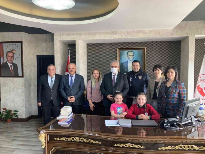 Yapıcı Koltuğunu Teslim Etti