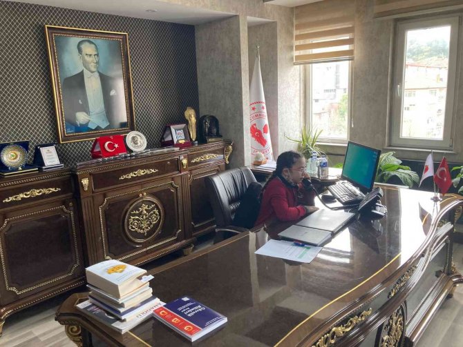 Yapıcı Koltuğunu Teslim Etti