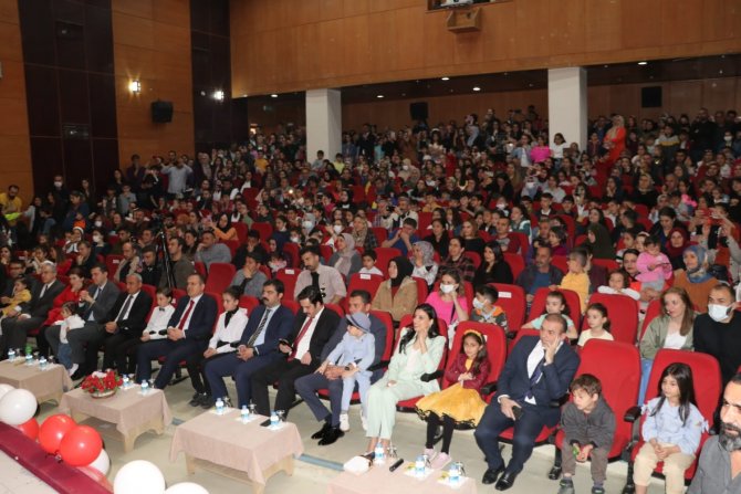 Hakkâri’de 23 Nisan Coşkusu