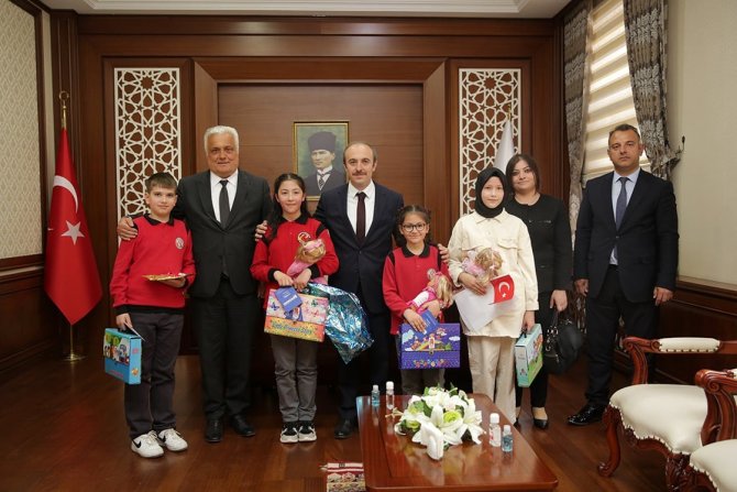 23 Nisan Valilerinden Akran Zorbalığı Ve Teknoloji Bağımlılığı Uyarısı