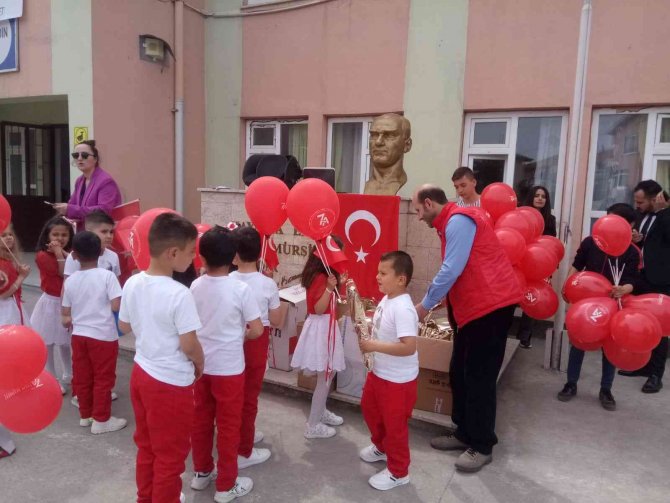 7a Yapı Market 23 Nisan’da Bin 500 Öğrenciyi Sevindirdi