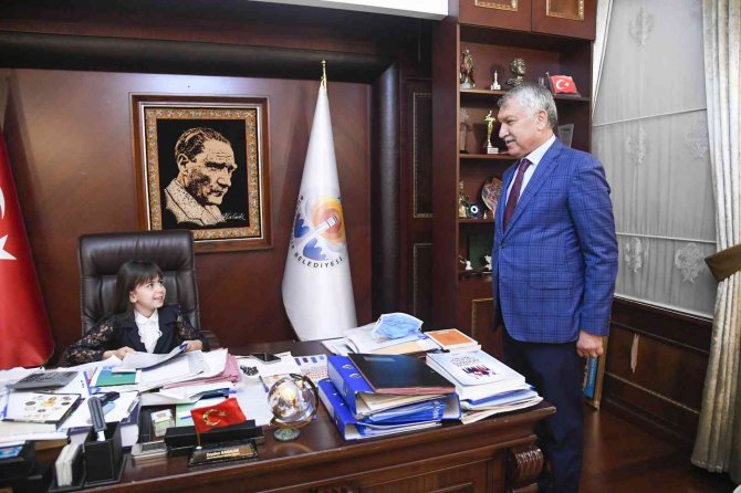 Zeydan Karalar Makamını Küçük Melis’e Bıraktı