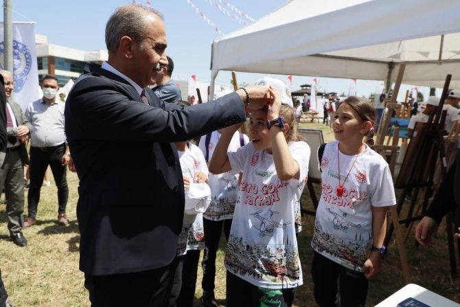 Adana Polisi Bayramda Çocuklarla “Seksek” Oynadı