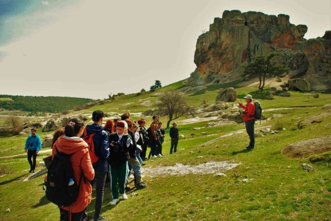 Üniversite Öğrencilerinden Yazılıkaya’ya Fotoğraf Gezisi