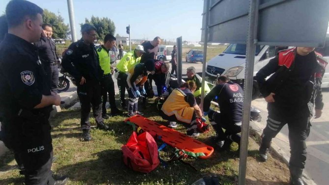 ’Dur’ İhtarına Uymayan Sürücüyü Kovalayan Trafik Polisi Ölümden Döndü