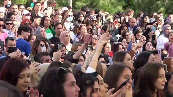 Ataşehir’de Çocuklar 23 Nisan’ı Oğuzhan Koç İle Kutladı