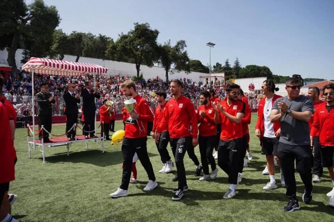 Ayvalık’ta 23 Nisan Coşkusu Zirveye Taşındı