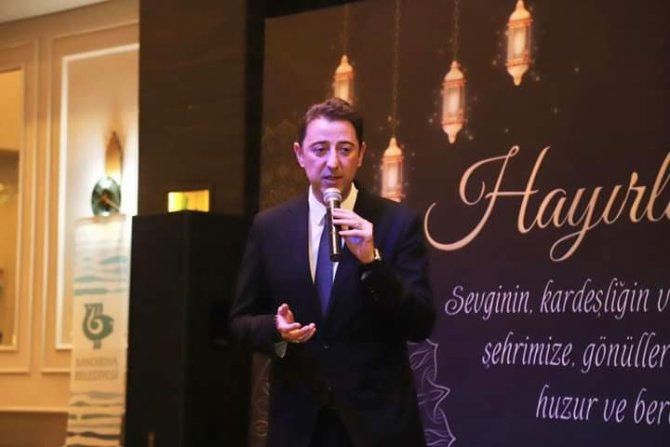 Bandırma Belediye Başkanı Tolga Tosun, Belediye Personellerine İftar Yemeği Verdi