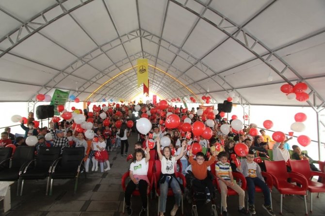 Bayburt Belediyesinden 23 Nisan Çocuk Şenliği