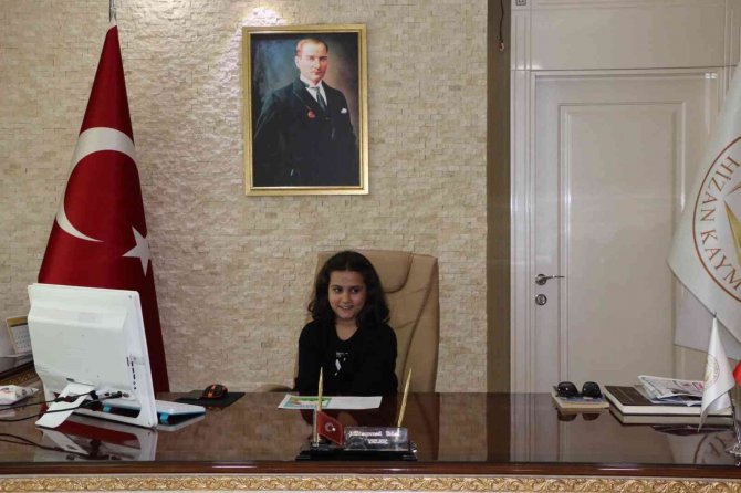 Hizan Kaymakamı Muhammed İ̇kbal Yelek, Koltuğunu Elif Ercik’e Bıraktı