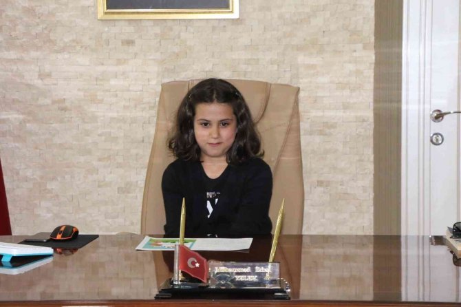Hizan Kaymakamı Muhammed İ̇kbal Yelek, Koltuğunu Elif Ercik’e Bıraktı