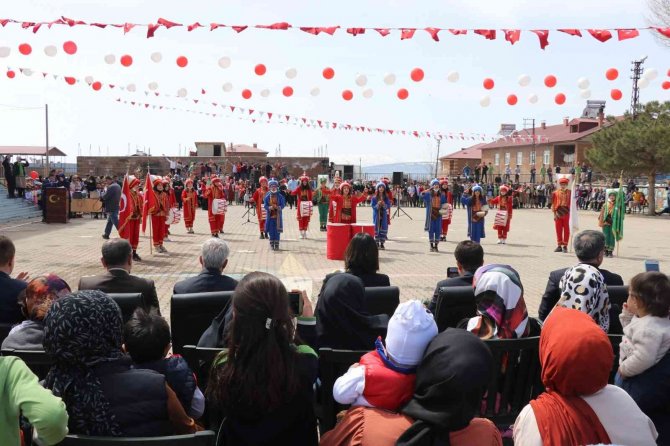 Ahlat’ta 23 Nisan Coşkusu