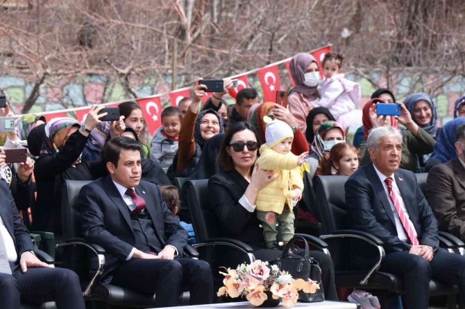 Ahlat’ta 23 Nisan Coşkusu