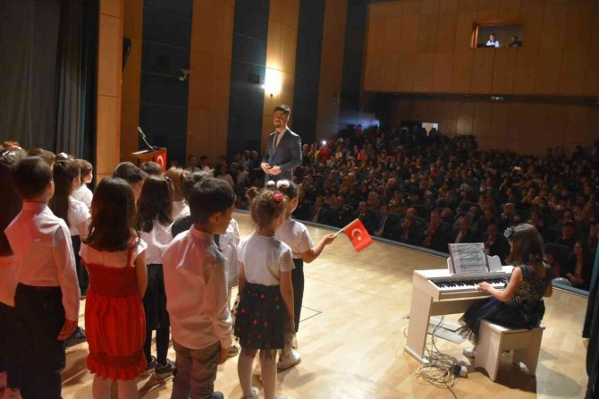 Tatvan’da 23 Nisan Coşkuyla Kutlandı