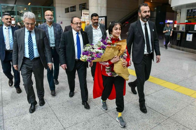 Boksta Avrupa Şampiyonu Olan Filiz Işık, Türkiye’ye Bir İlki Yaşattı