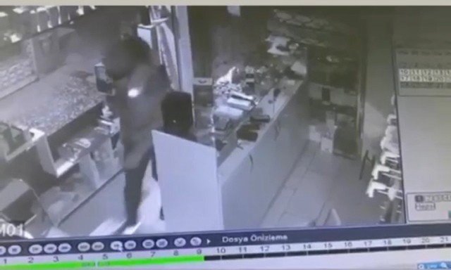 Telefoncuya Giren Hırsızlar 100 Bin Liralık Telefon Ve Aksesuar Çaldı