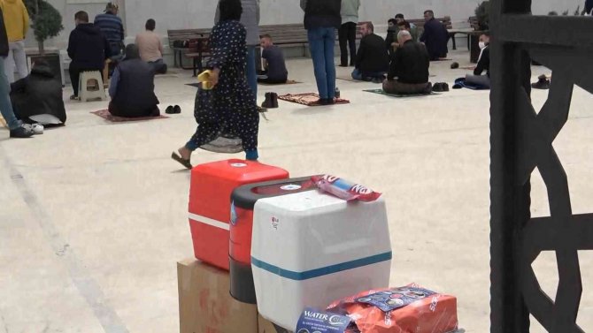 Dilenci Servisi Kamerada...bursa’da Duygu Tacirlerine Zabıta Operasyonu