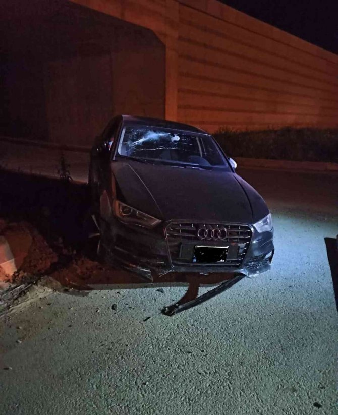 Uyuşturucu Tacirleri Kaçmak İsterken Kaza Yapınca Yakayı Ele Verdi