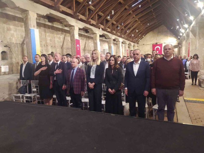 "Savaş Mağduru Ukraynalı Çocuklar Sergisi" Ziyaretçilere Kapılarını Açtı