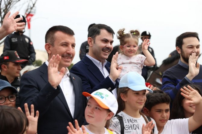 Bakan Kurum, “Çevre Ve Çocuk Şenliği”nde Çevre Müfettişi Çocuklarla Buluştu