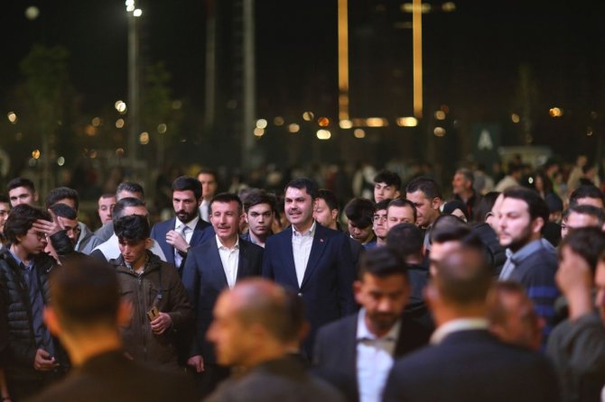 Bakan Kurum, İlk Defa Oy Kullanacak 5 Bin Gençle İftarda Buluştu