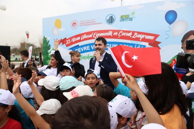 Bakan Kurum, “Çevre Ve Çocuk Şenliği”nde Çevre Müfettişi Çocuklarla Buluştu