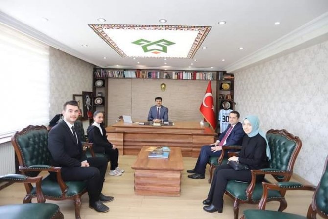 Kaymakam Kurt, Koltuğunu Öğrenci Sunay Ertunç’a Temsili Olarak Devretti