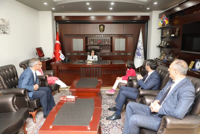 Koltuğa Oturdu İlk Hedefi Elazığ’ı Büyükşehir Yapmak Oldu
