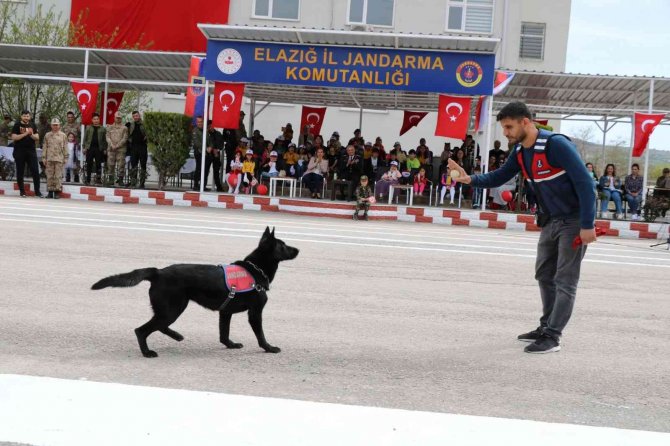 Elazığ’da Jandarma Ekipleri, Çocukları Misafir Etti