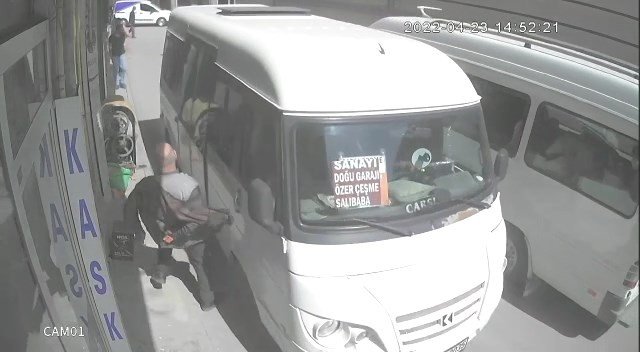 Elazığ’da İlginç Kaza Kameralara Yansıdı