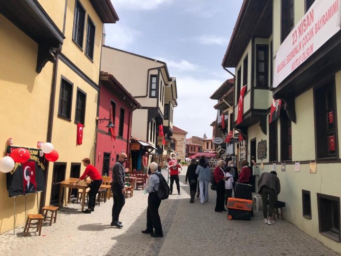 Tarihi Odunpazarı Evleri Türk Bayraklarla Donatıldı