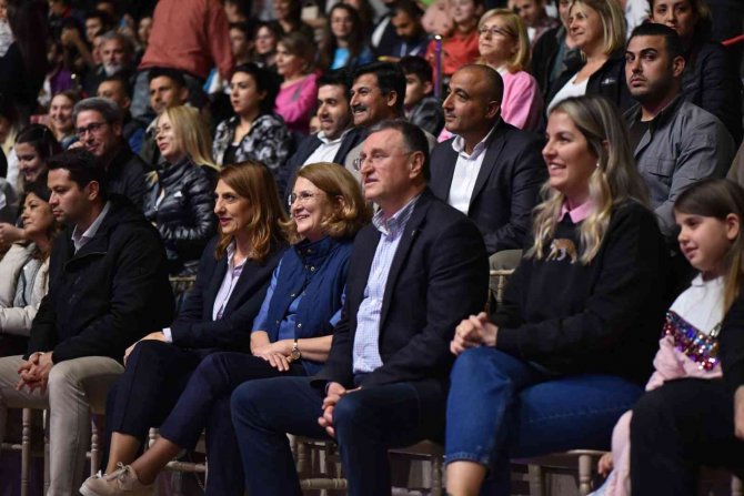 Hatay’da Feridun Düzağaç Konser Verdi