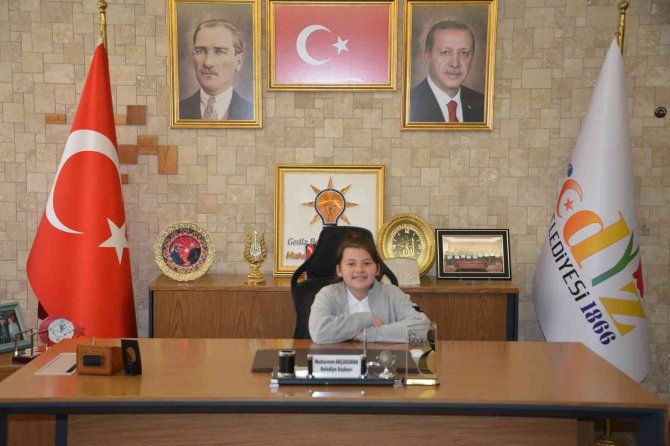 Başkanlık Koltuğuna Dayınlar İ̇lkokulu Öğrencileri Oturdu