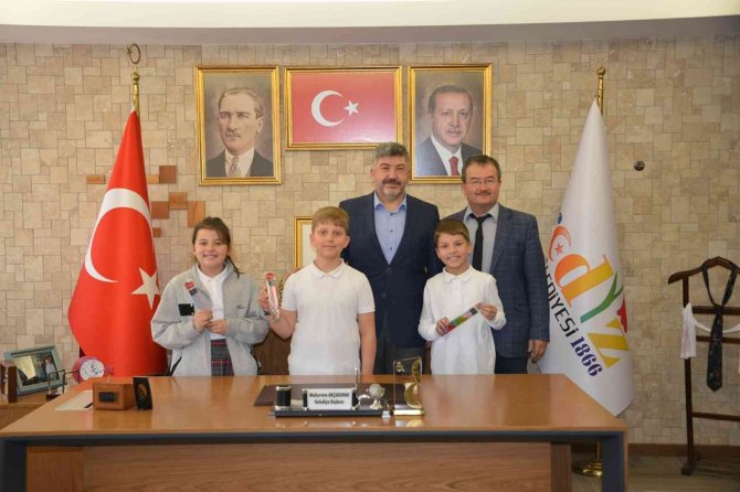 Başkanlık Koltuğuna Dayınlar İ̇lkokulu Öğrencileri Oturdu