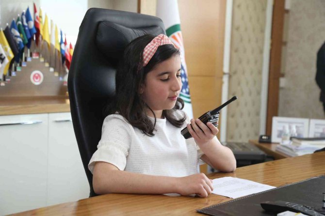Başkan Şimşek, 23 Nisan’da Koltuğunu Devretti