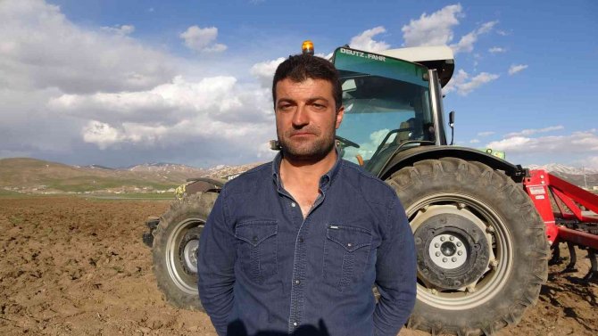 Yüksekovalı Çiftçiler Tarla Ekimine Başladı