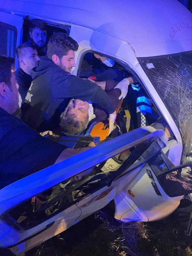 Hatay’da Minibüs Şarampole Uçtu: 12 Yaralı