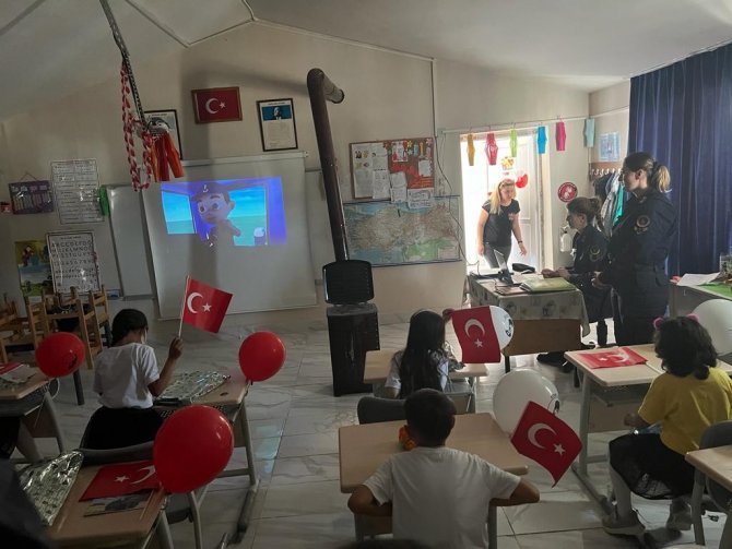 Milas’ta Jandarma 23 Nisan’ı Okulda Kutladı
