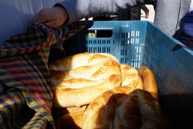 Kastamonu’da Halk Ekmek Satışlarına Vatandaşlardan Yoğun İlgi