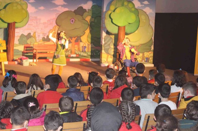 Selden Etkilenen Çocuklar 23 Nisan’da Tiyatro Gösterisi İle Eğlendi