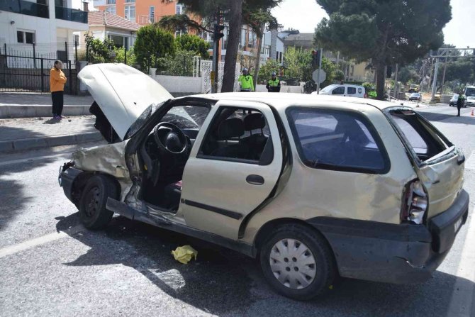 İ̇zmir’de Trafik Kazası: 4 Yaralı