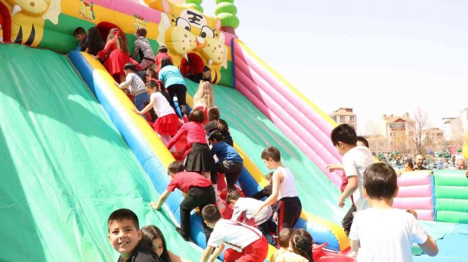 Kırşehir’de ’23 Nisan’ Coşkusu